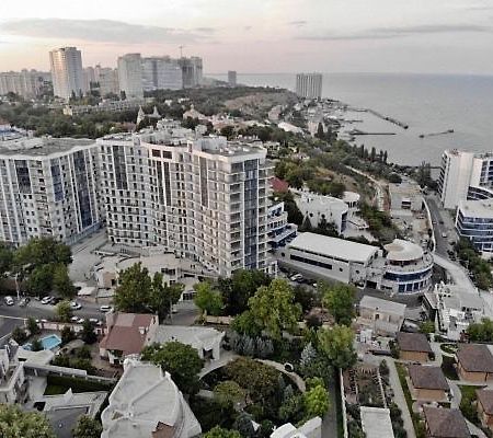 Iren Apartments 1+1 Odesa Exterior photo